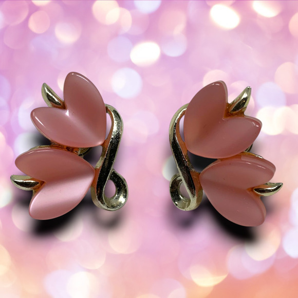 Vintage 1970s Pink Acrylic Hearts Screw Back Earrings New Wave Avant Garde - Picture 1 of 5